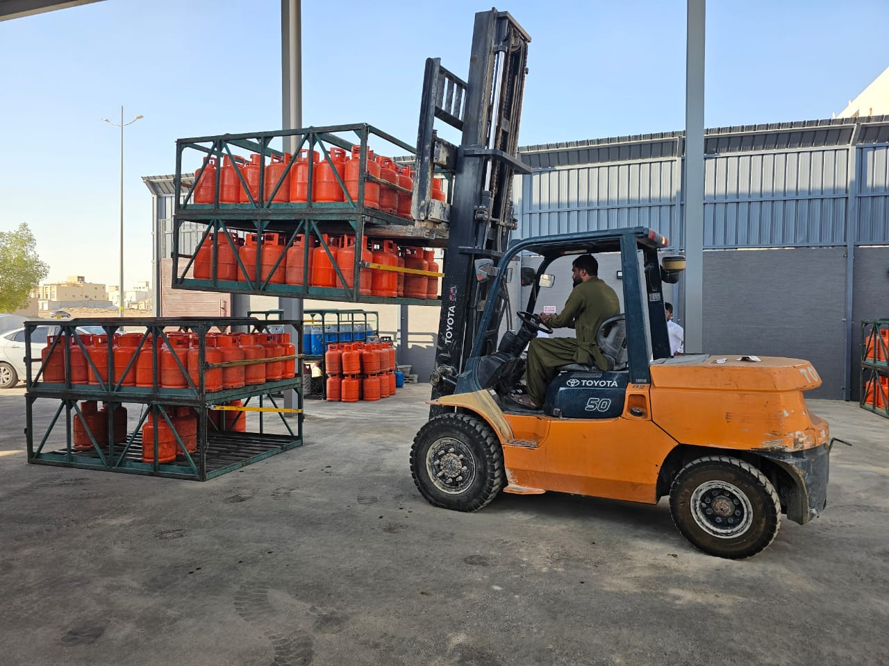 رافعة شوكية 10 طن للايجار في الدمام